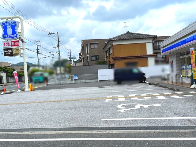 コンビニ　ローソン 高知一ツ橋店（コンビニ）まで218m