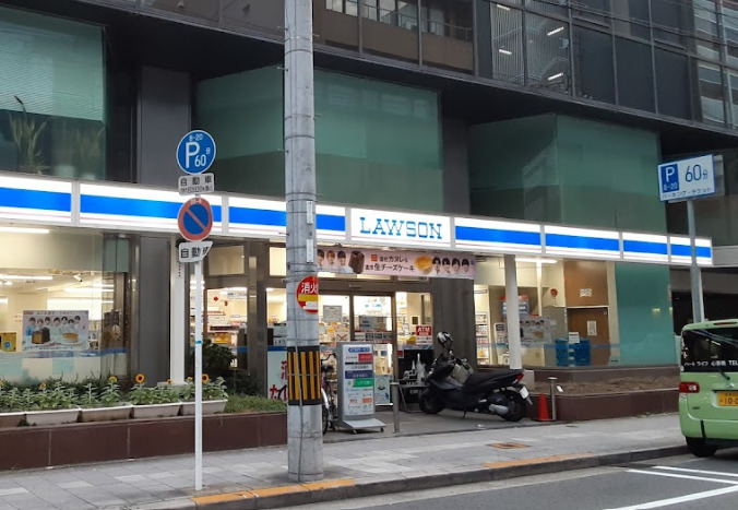 コンビニ　ローソン 博労町三丁目店（コンビニ）まで73m