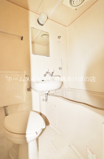 バス・シャワールーム　同型別部屋写真（反転）