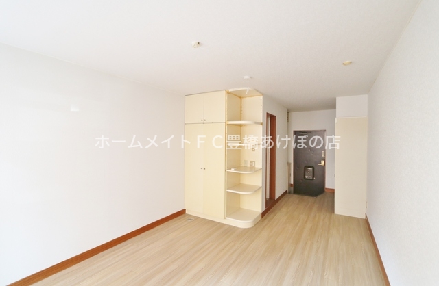 居室・リビング　同型別部屋写真（反転）