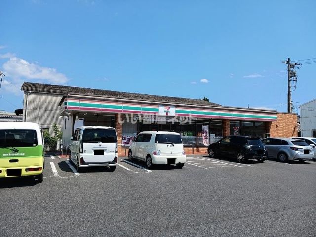 コンビニ　セブンイレブン福山曙町店（コンビニ）まで590m