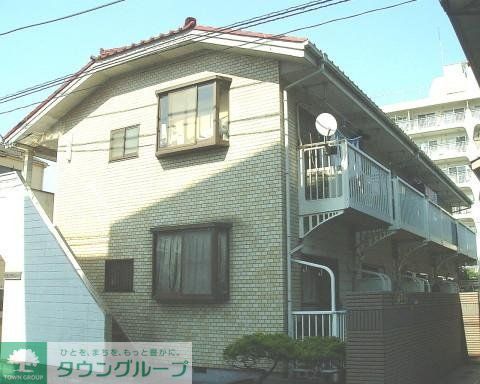 建物外観　住宅地に建つ、南向きのアパートです。