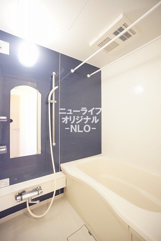 バス・シャワールーム　いつでも温かいバスタイムを楽しめる追い焚き給湯付き☆