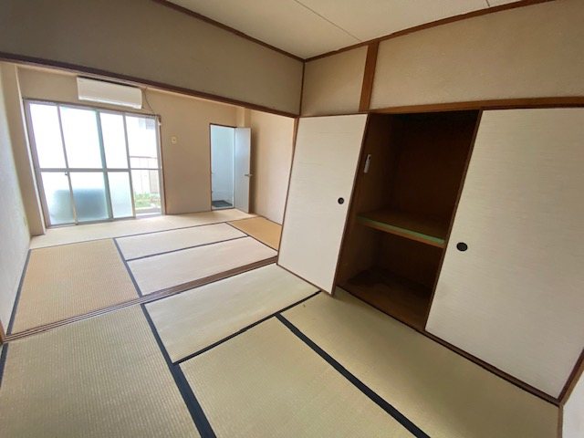 居室・リビング　※同物件の別号室のなりますので、実際とは異なる可能性がござい