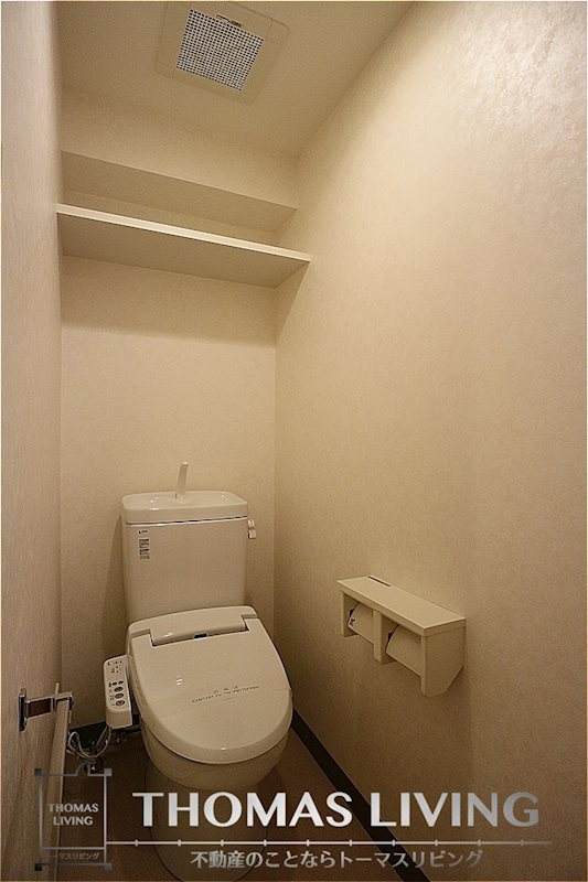 トイレ　嬉しいウォシュレット付きです。