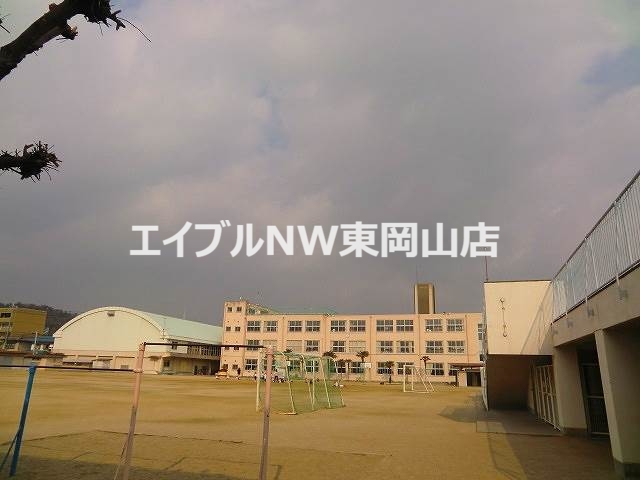 小学校　岡山市立芳田小学校（小学校）まで527m