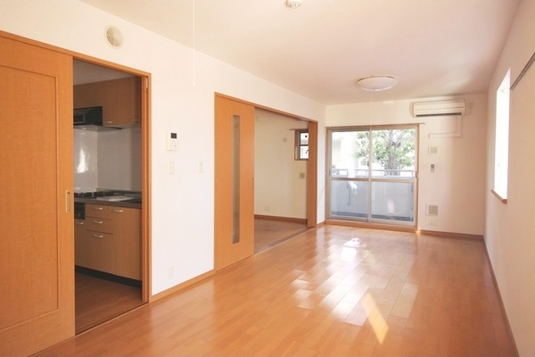 居室・リビング　開放感のあるゆったりとしたお部屋です♪