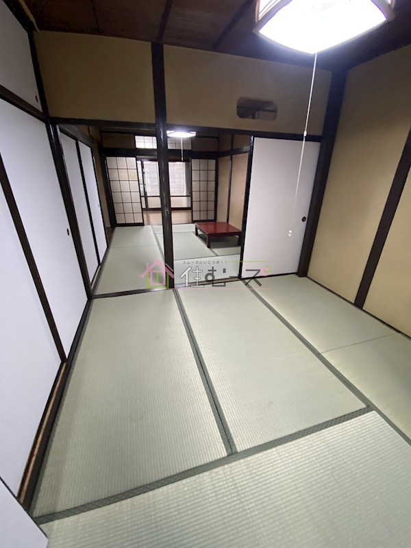成育テラスハウスの居間写真