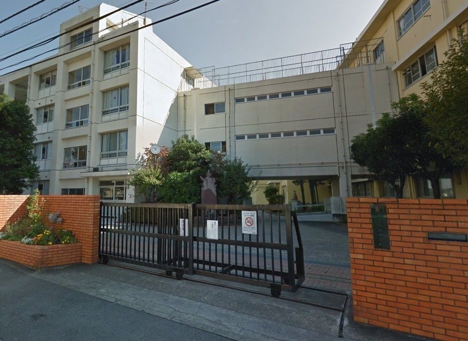 中学校　川崎市立向丘中学校（中学校）まで520m