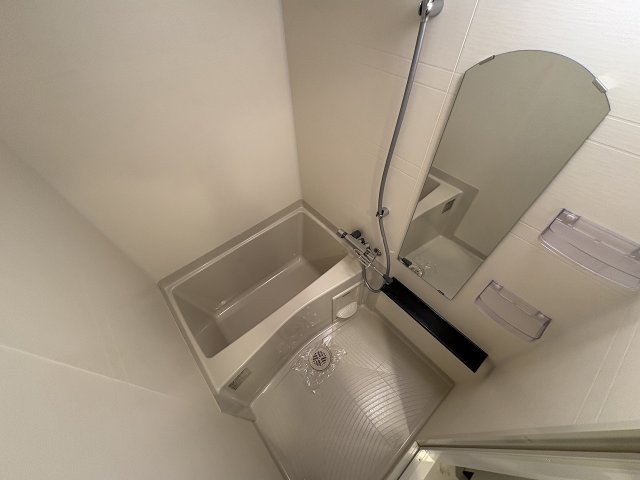 バス・シャワールーム　コンパクトで使いやすいお風呂です