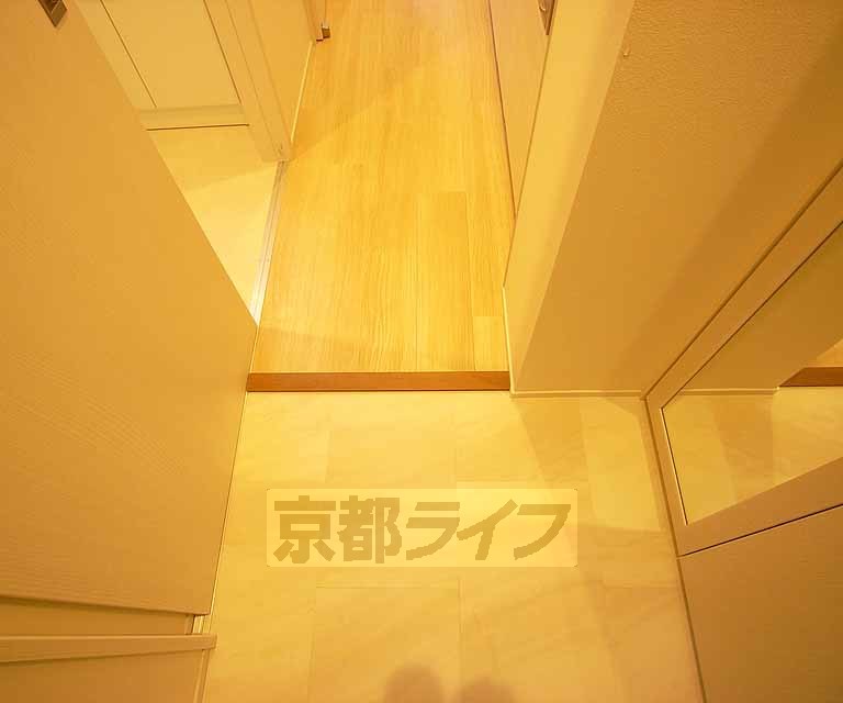 京阪本線 藤森駅 徒歩6分 3階建 築10年の玄関写真