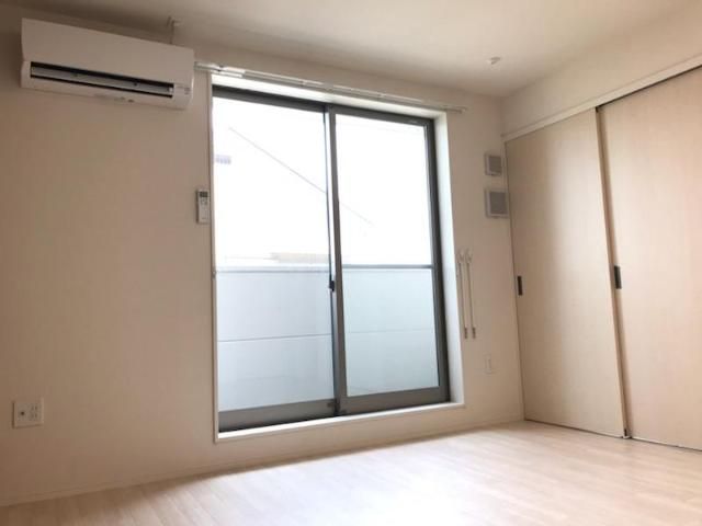 ピースフリーの居間写真