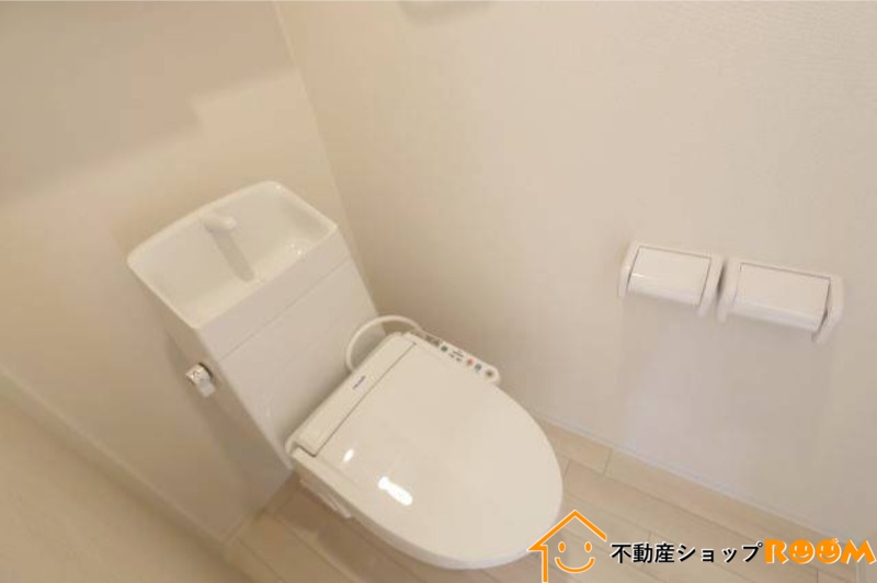 ＪＲ鹿児島本線 西牟田駅 徒歩23分 2階建 築8年のトイレ写真