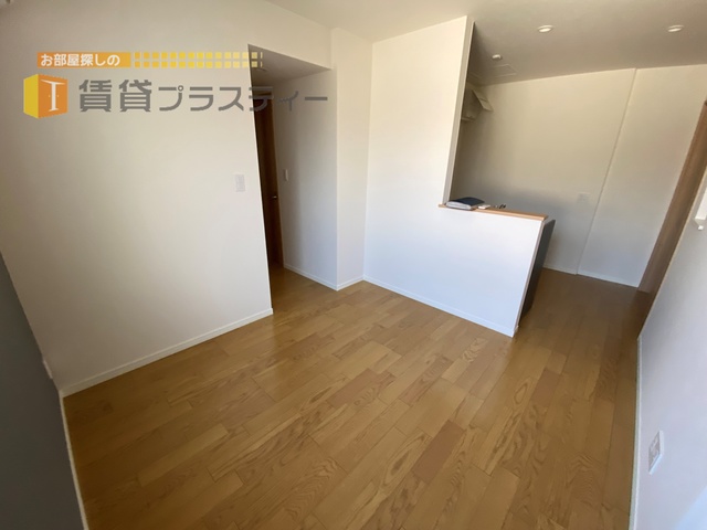 居室・リビング　人気のカウンターキッチンのあるリビング。