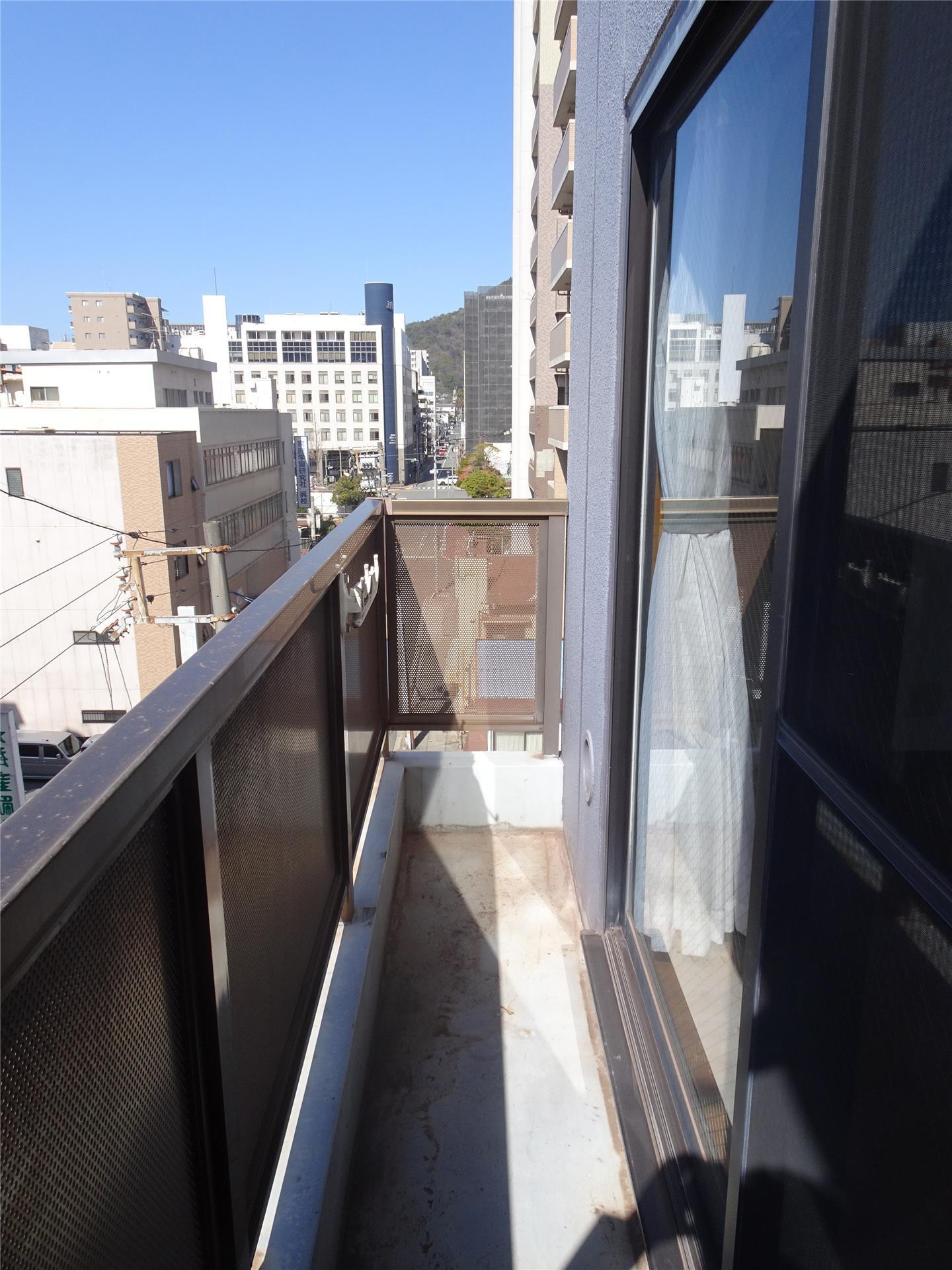 バルコニー　南西向きで日当たり良好なバルコニーです♪