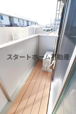 バルコニー　暖かな日差しのふりそそぐバルコニー