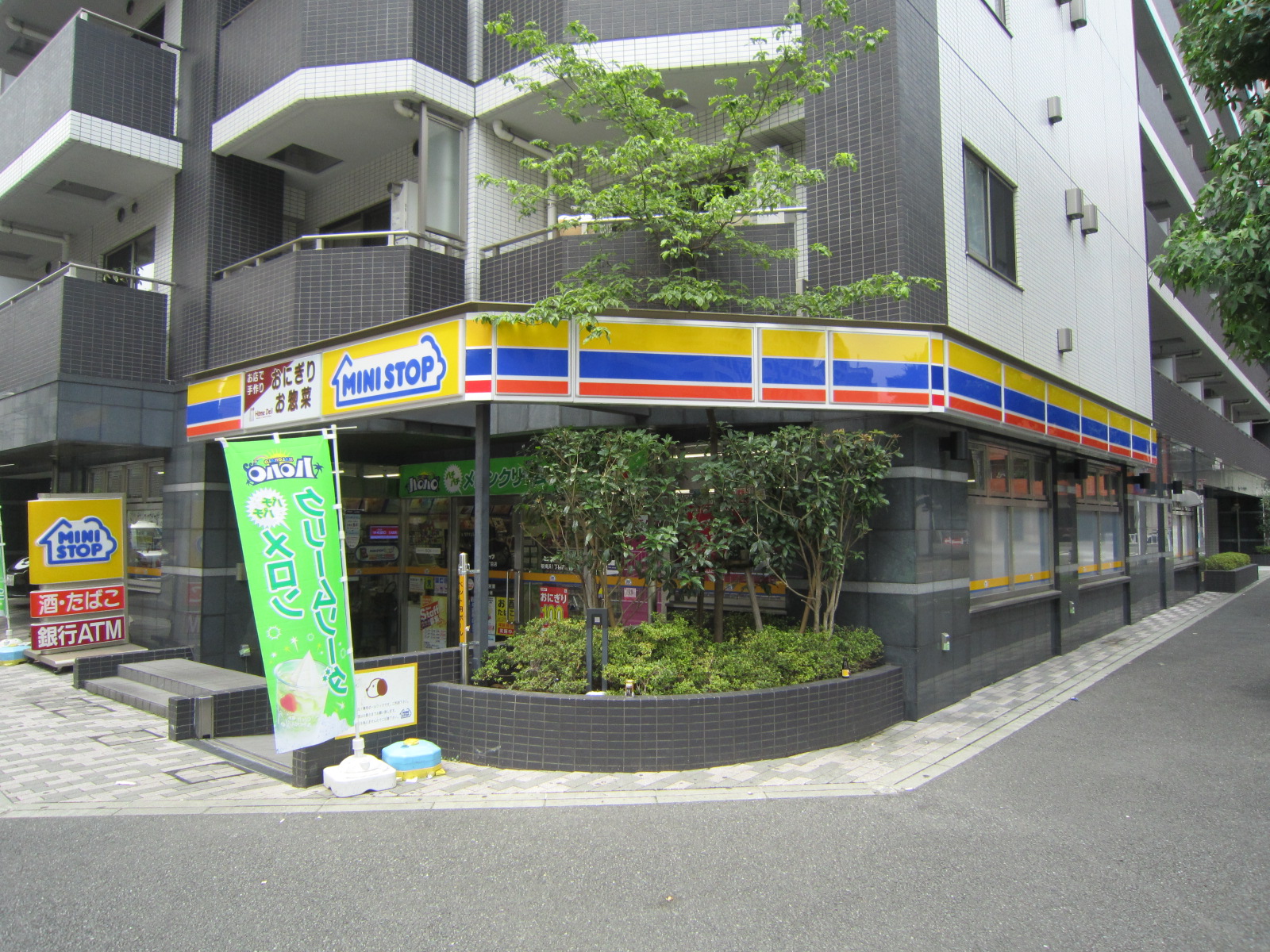 コンビニ　ミニストップ新横浜1丁目店（コンビニ）まで633m