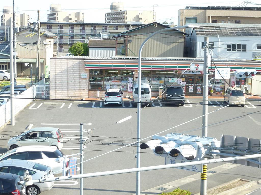 コンビニ　セブンイレブン鈴鹿道伯町店（コンビニ）まで350m