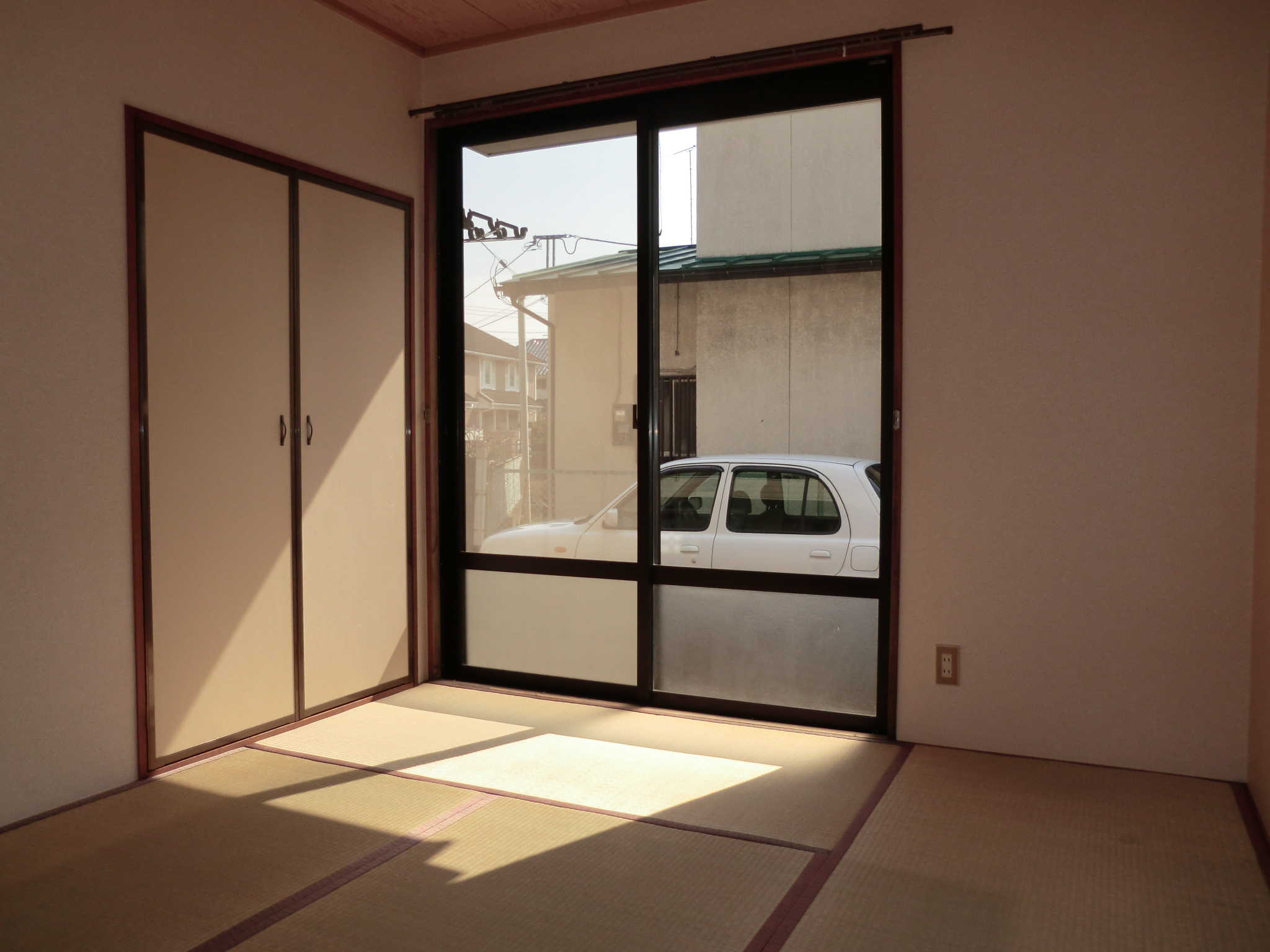 居室・リビング　☆日当たりが良くてあたたかいお部屋です☆