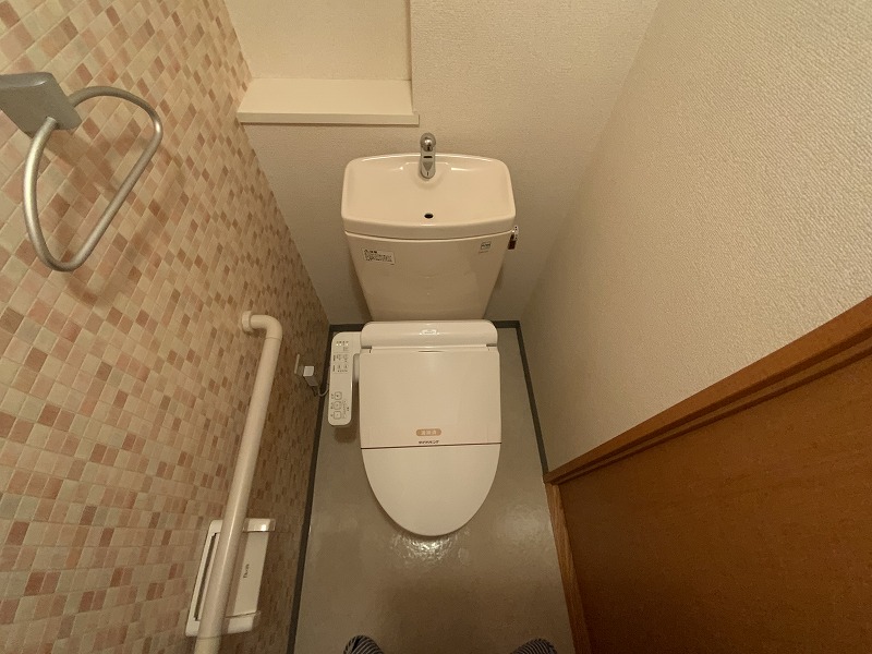トイレ　他室参考写真　温水洗浄便座