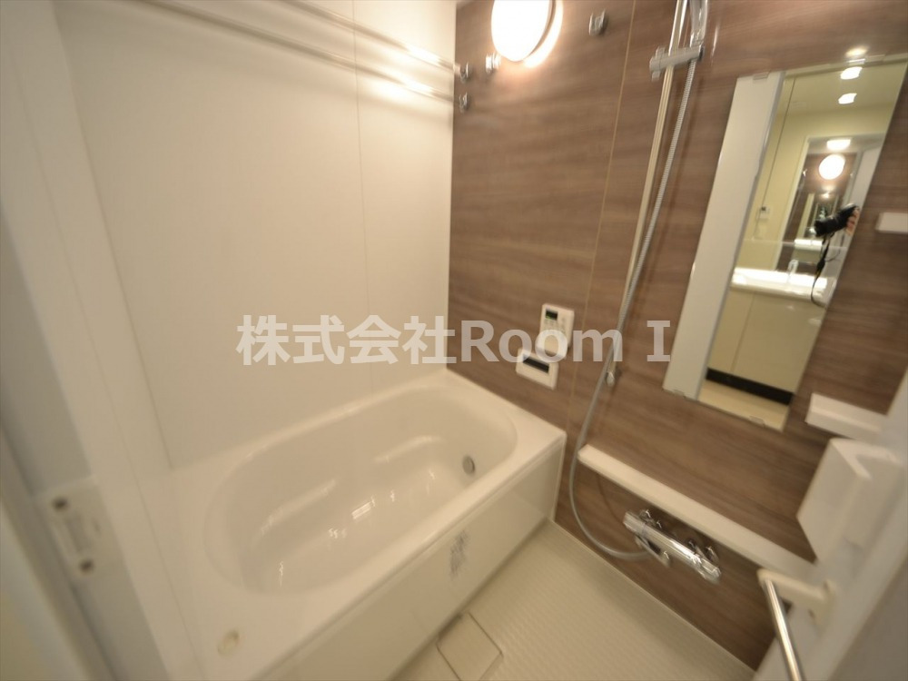 バス・シャワールーム　お風呂です追い焚き機能付。