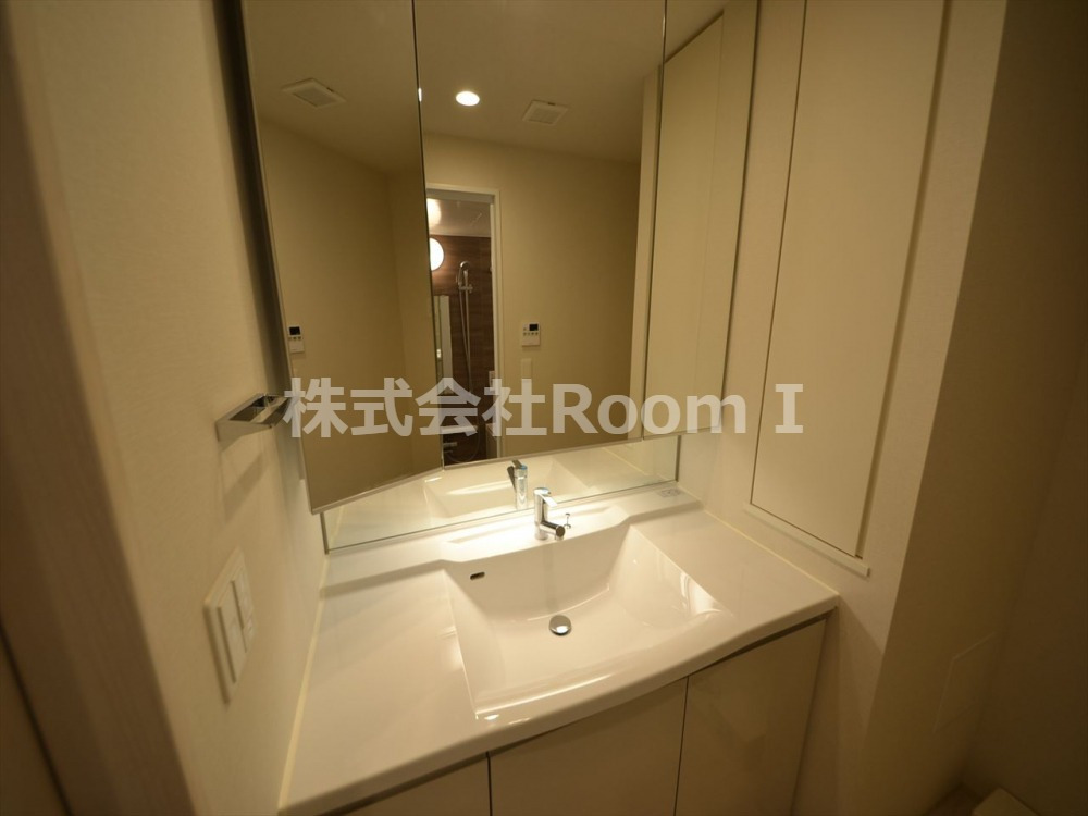 洗面設備　独立洗面台です