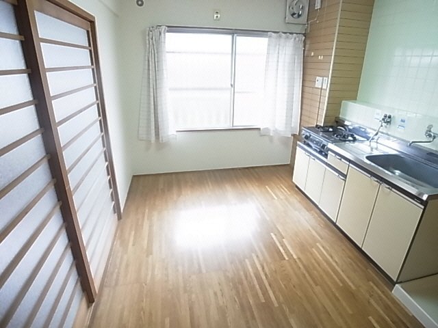 その他　こちらの居間で趣味の時間をお楽しみください