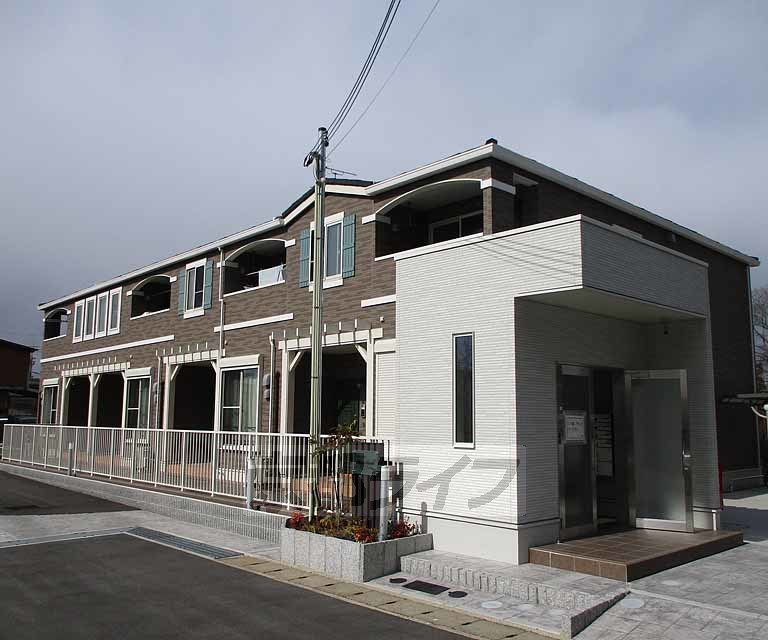 木津川市山城町平尾のアパートの建物外観