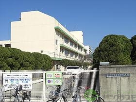 【茨木市天王のマンションの小学校】