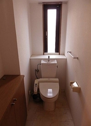 トイレ　別部屋参考写真です。