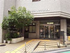 図書館　渋谷区立富ヶ谷図書館（図書館）まで372m