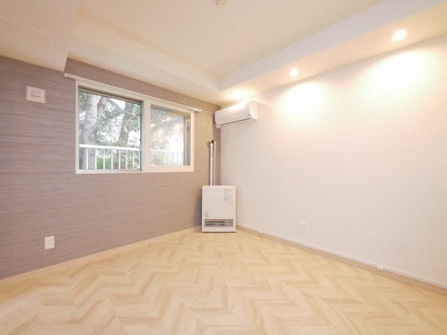 眺望　アクセントクロス採用のリビングです♪