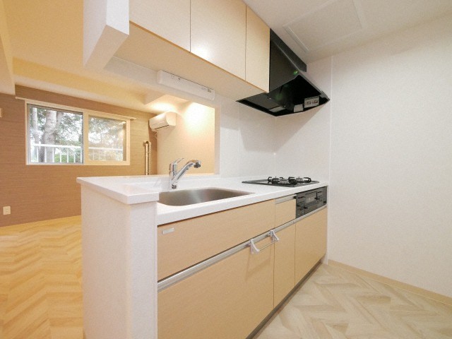 キッチン　対面システムキッチンは料理も掃除もしやすいです♪