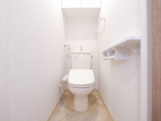 トイレ　あったらうれしいウォシュレット付き♪