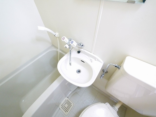 その他設備　お風呂には洗面台もついてます。