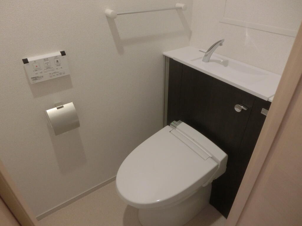 トイレ　温水洗浄便座