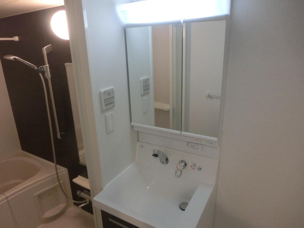 洗面設備　シャワー付洗面台