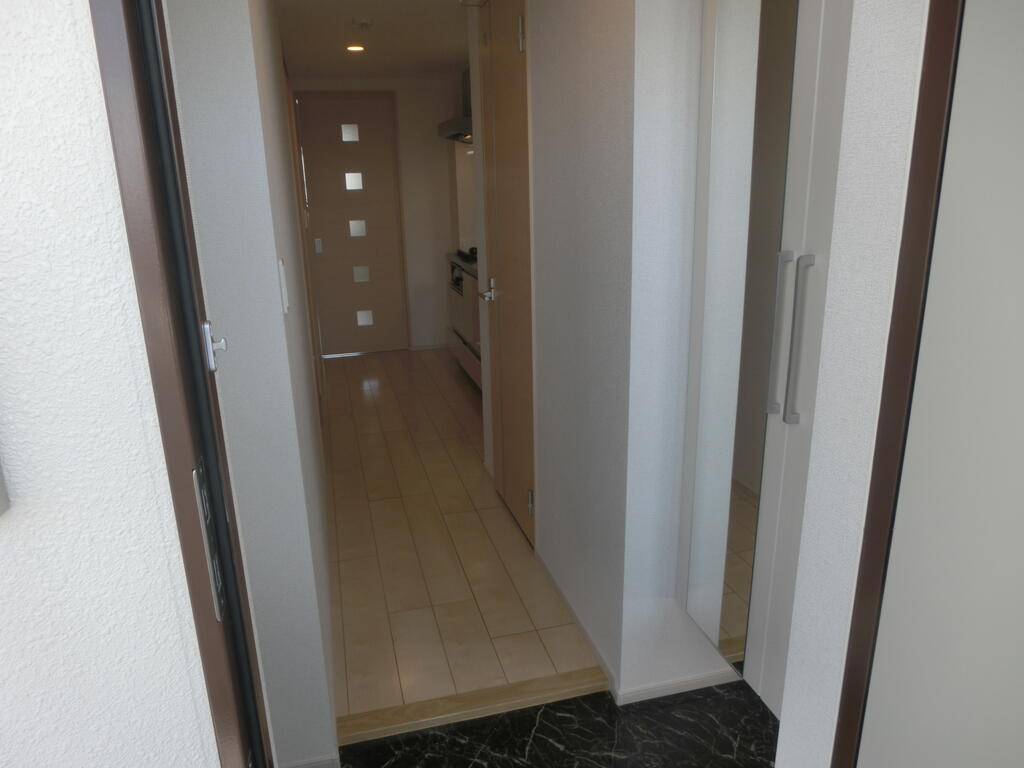 玄関　玄関内部