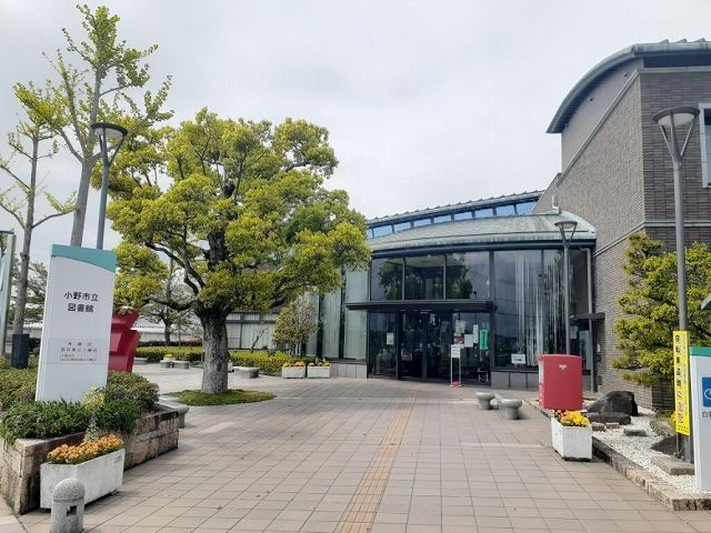 【小野市黒川町のアパートの図書館】