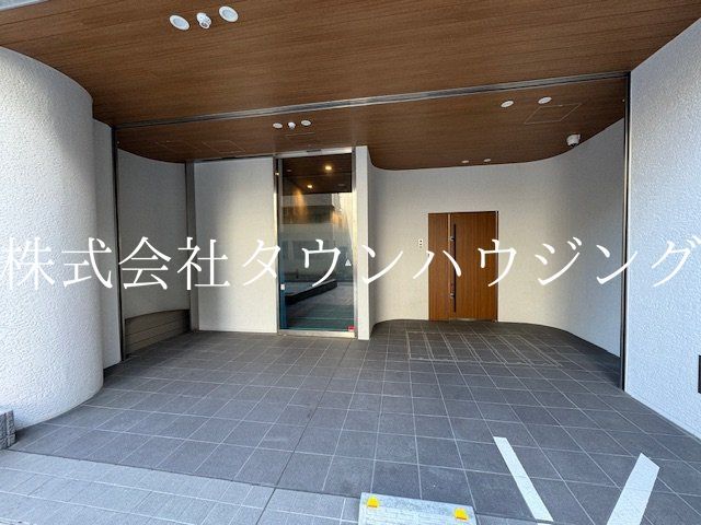 【港区虎ノ門のマンションのエントランス】