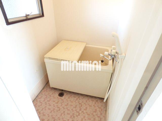 バス・シャワールーム　窓があり換気が良好です。