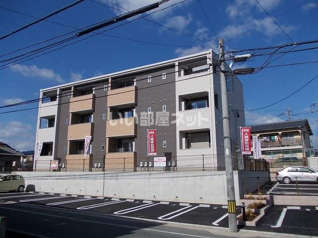 福岡市早良区小田部のアパートの建物外観