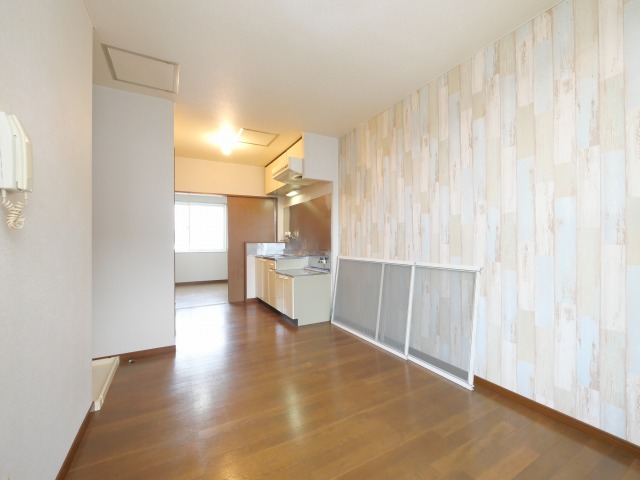 居室・リビング　大きな窓があり明るいお部屋です♪