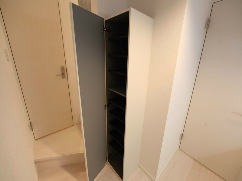 玄関　玄関　シューズボックス付（収納充実してます）