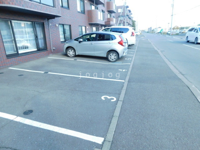 【札幌市北区南あいの里のマンションの駐車場】