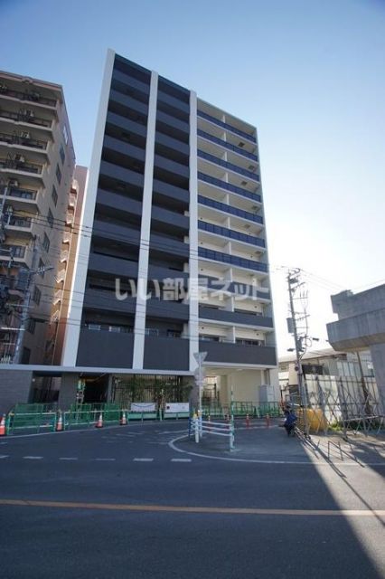 【グラナス下大利駅前の建物外観】