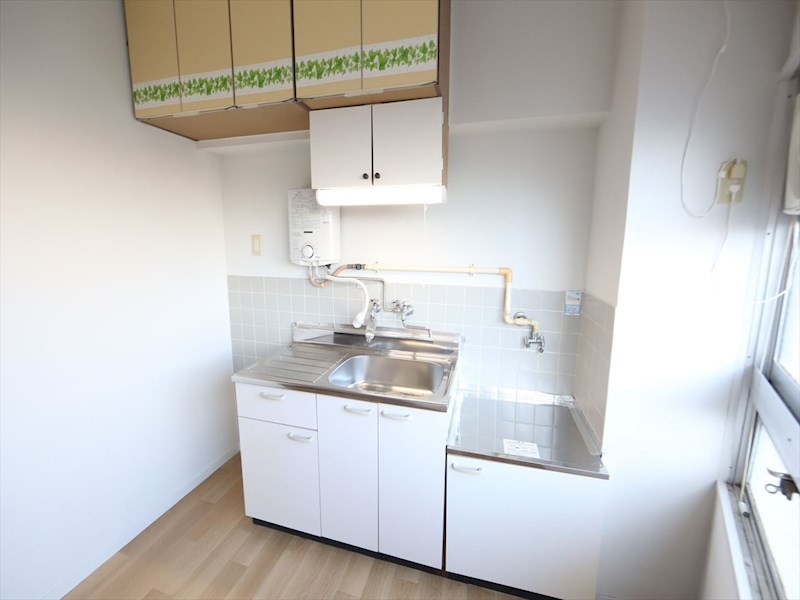 キッチン　キッチン（ガス2口コンロ設置できます）