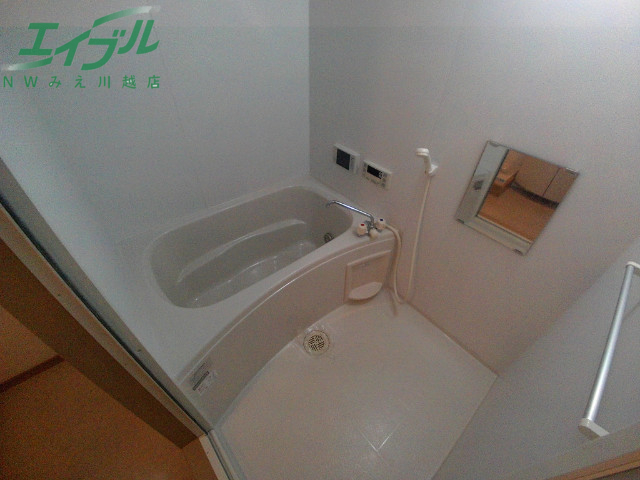 バス・シャワールーム　バス同一物件別部屋のお写真です