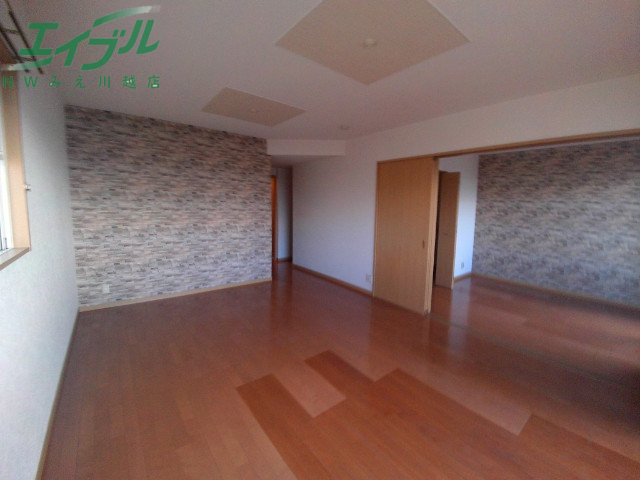 居室・リビング　居室・リビング同一物件別部屋のお写真です