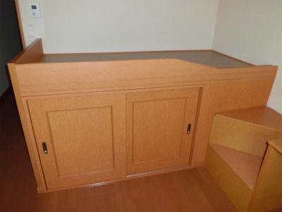 その他　下部が収納になっている頑丈なベッドです。